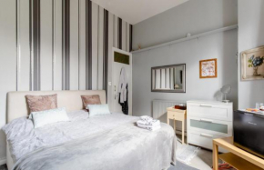 Spacious double bedroom in Kensington